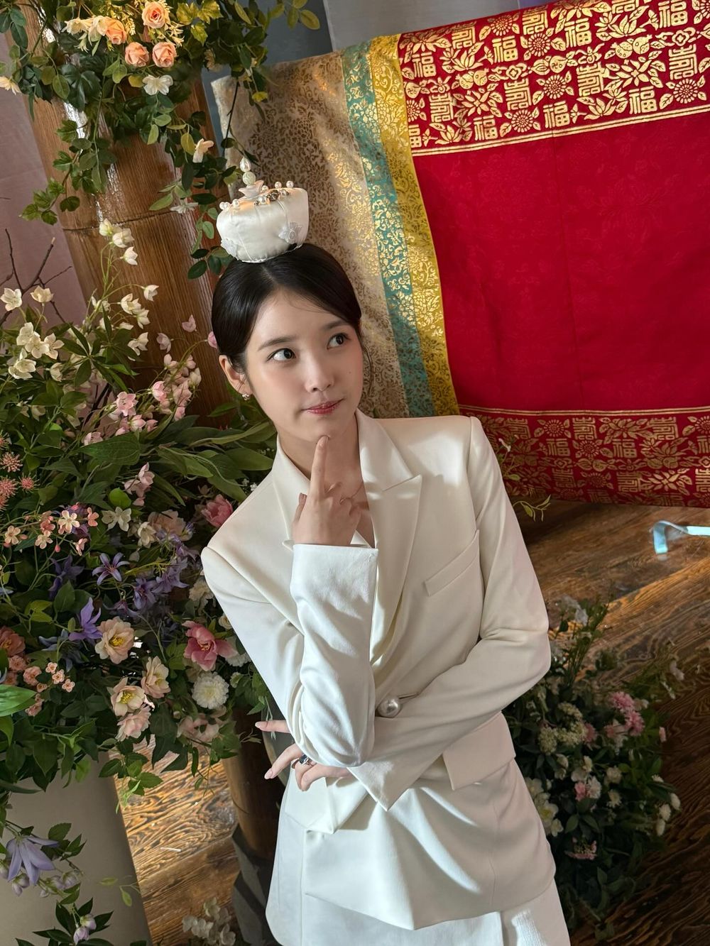 網熱議8位超寵粉KPOP偶像！IU演唱會「逆應援」太強大，SUGA為粉絲包場，GD大手筆送項鍊-3