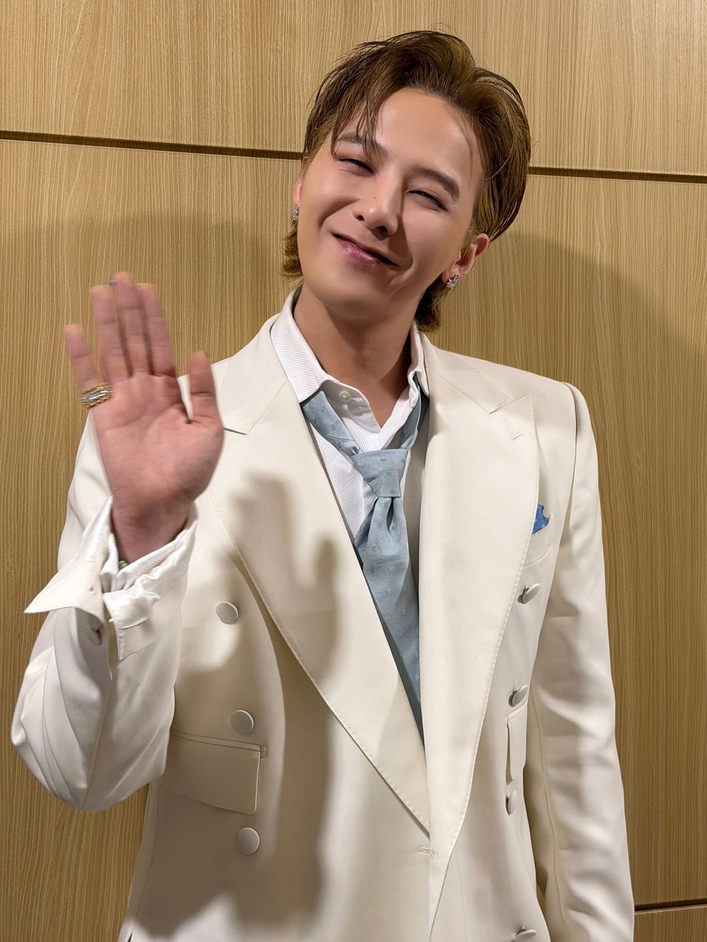 網熱議8位超寵粉KPOP偶像！IU演唱會「逆應援」太強大，SUGA為粉絲包場，GD大手筆送項鍊-10