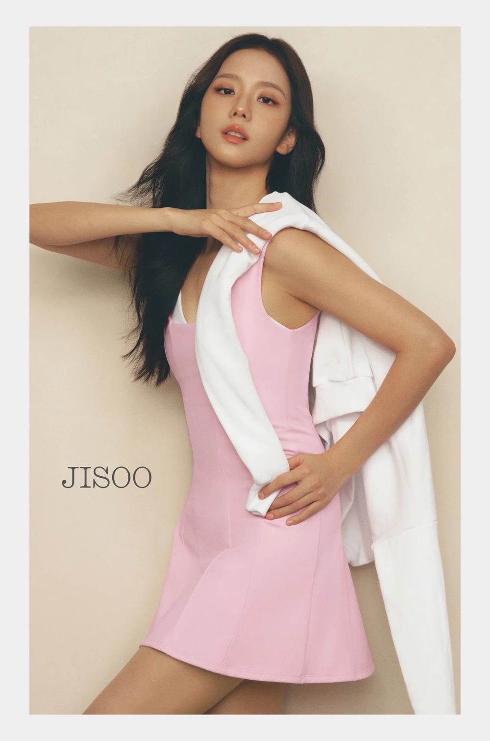 alo最美代言人發威！Jisoo全新秋季美照曝光、整身「棉花糖粉」美到暈！同款網球洋裝、運動套裝都想包！-11