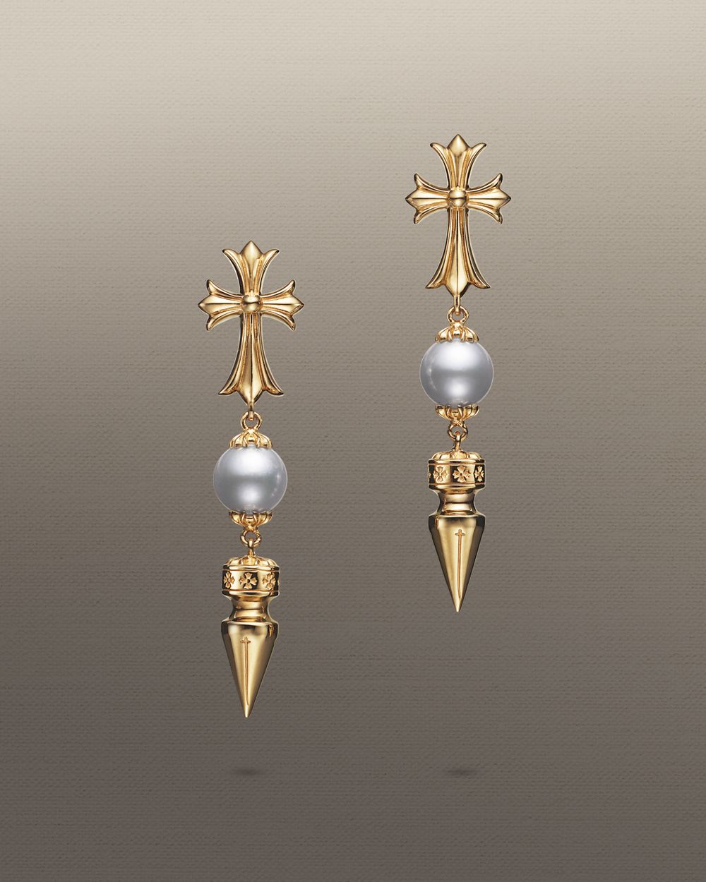 有錢不見得買得到！韓星也狂愛「克羅心」聯名MIKIMOTO！珍珠十字架別針GD也列入必搶？！-2