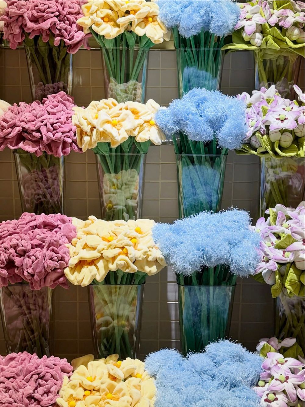 社群爆紅「絨毛花店」Flower Shop來台北了！「蜜桃色玫瑰、奶油白鬱金香」上百種繽紛花卉美翻天！-4