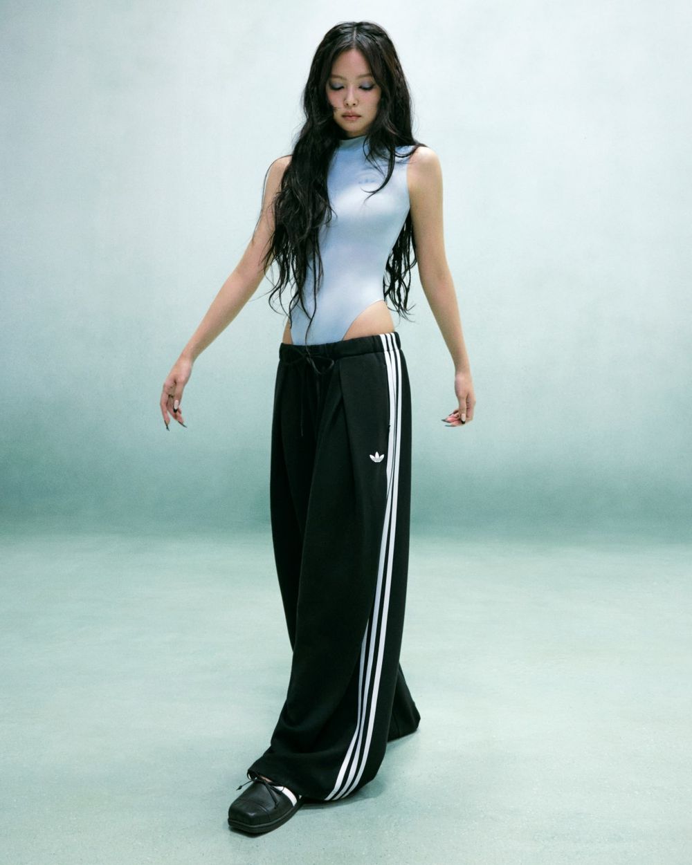 台灣這天開賣！Jennie愛迪達聯名「芭蕾鞋、外套、襪套、緊身衣」全品項曝光！真的會買到破產！-7