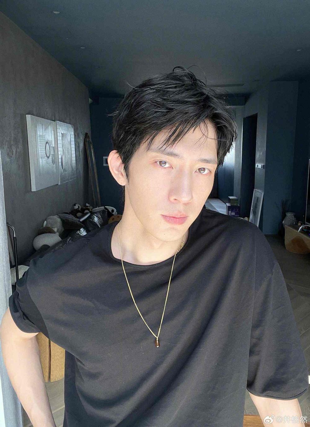 37歲井柏然根本熟男天菜！《早春晴朗》西裝造型性張力失控，全網重新入坑，同款高級木質香＋BBF才知道的5件事！-25