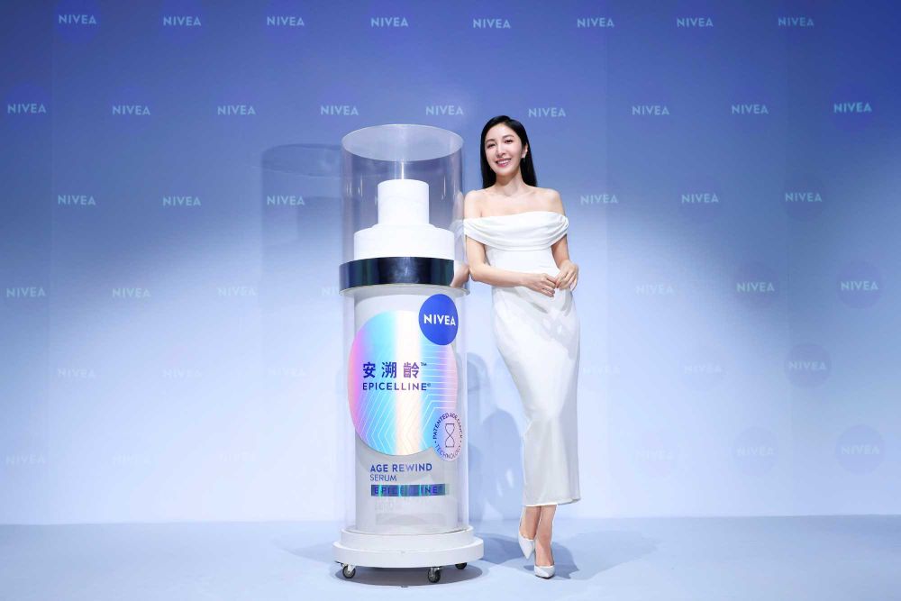 金鐘影后楊謹華官宣妮維雅全新代言人！滿分膚況靠全新安溯齡肌活精華，加碼獨家「揚、緊、滑」保養心法，肌膚比燈泡更亮！-8