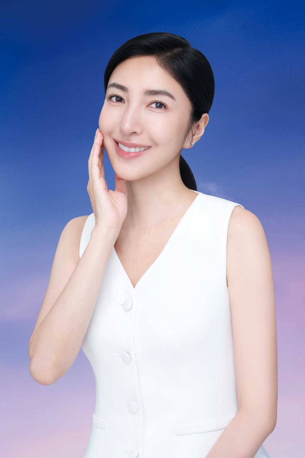 金鐘影后楊謹華官宣妮維雅全新代言人！滿分膚況靠全新安溯齡肌活精華，加碼獨家「揚、緊、滑」保養心法，肌膚比燈泡更亮！-9