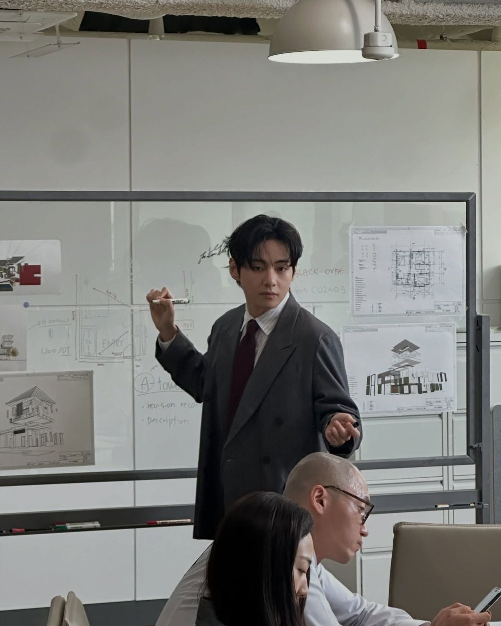 盤點7位霸總主管相韓星！李洙赫韓版Luke最佳人選，始源帝王氣場太強，「高冷霸總」感十足-11