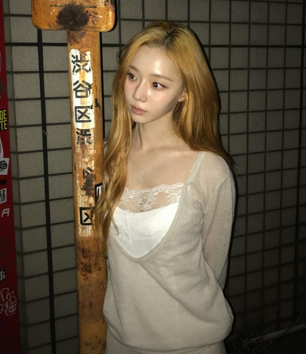 2026韓國女團回歸「金髮芭比」盤點！薇娟、Winter、Rosé美到像AI建模，Moka根本真人洋娃娃！-12