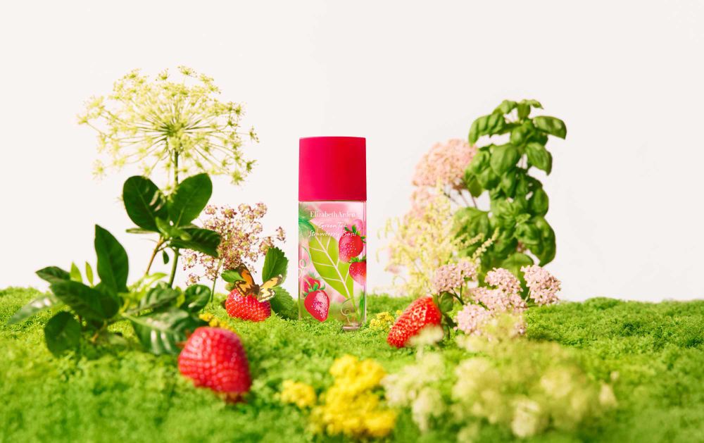 夏天就是要噴不甜膩的草莓香氛！伊麗莎白雅頓「綠茶草莓羅勒」香水＆身體乳，初戀清甜結合清新草本，限時靠櫃試香領好禮！-8