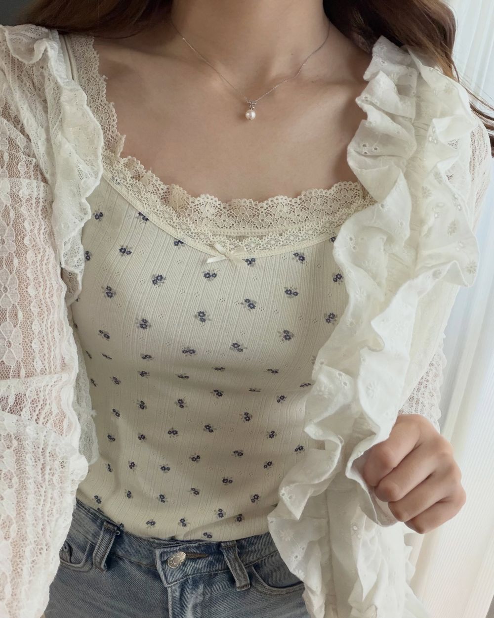 夏天必備！日本女生都在買「GU背心選購指南」小蕾絲碎花疊搭也好看、繞頸款打造鎖骨線！-8