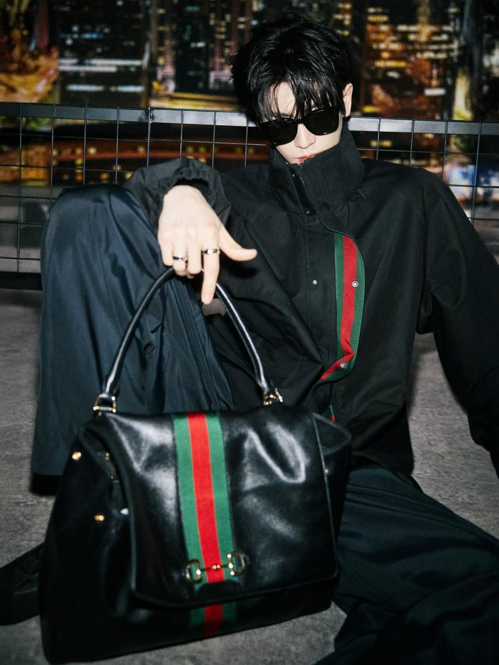 夫人們～恭送侯爺出差！張凌赫出發紐約Gucci 2027早春度假大秀！190公分長腿比例太驚人！-5