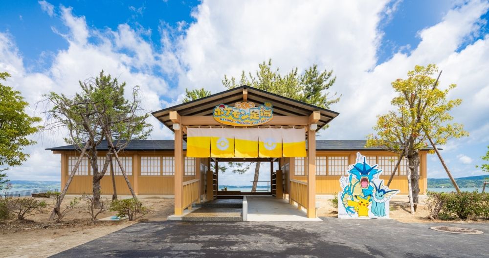 日本新開幕「寶可夢足湯」太可愛！暴鯉龍出水柱療癒翻、還有可達鴨&皮卡丘陪你一起泡腳看海景！-2