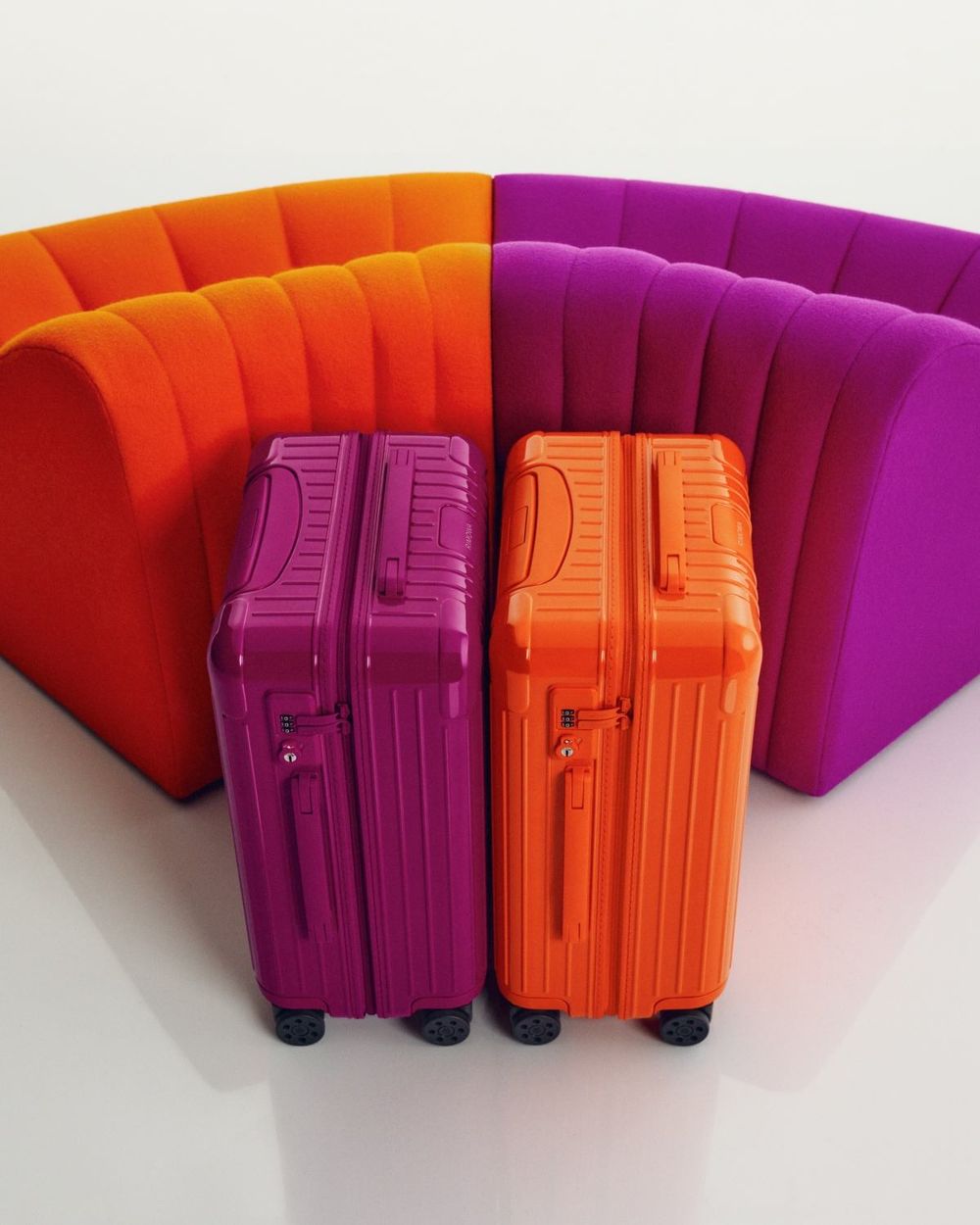 RIMOWA季節新色來了！一看就想度假的「亮橙色、紫紅色」海島假期、出國旅遊就靠這咖！-8