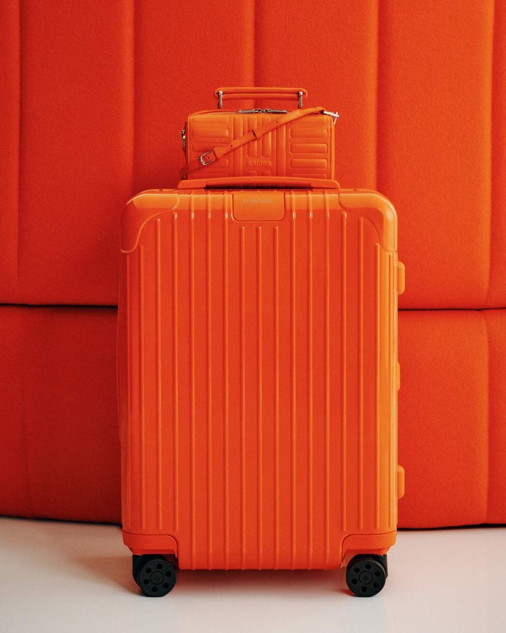 RIMOWA季節新色來了！一看就想度假的「亮橙色、紫紅色」海島假期、出國旅遊就靠這咖！-11