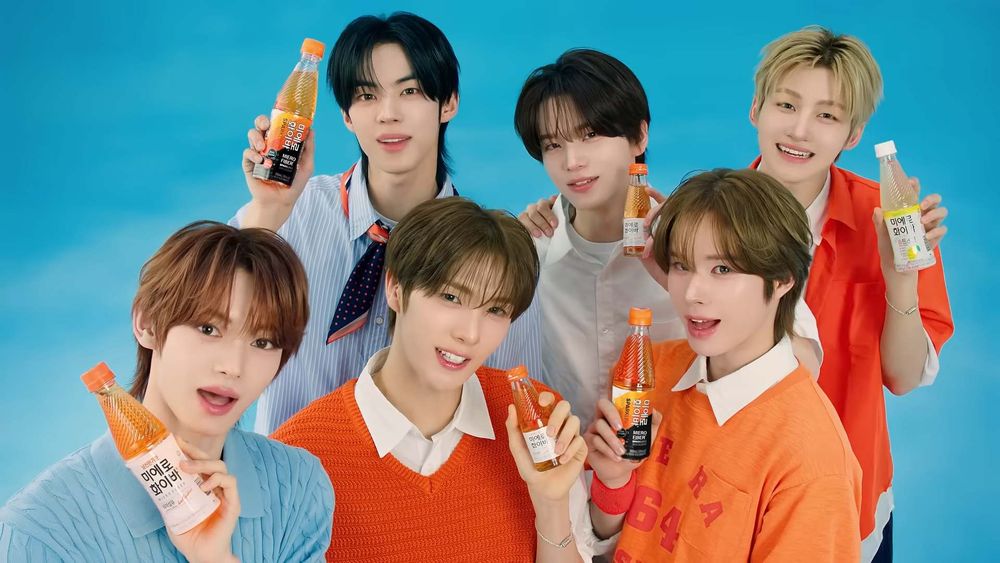 2026最新韓星飲料代言人整理！SKZ Felix最愛零卡氣泡飲、Jisoo「維他命C機能飲」宣傳照美翻天！-2