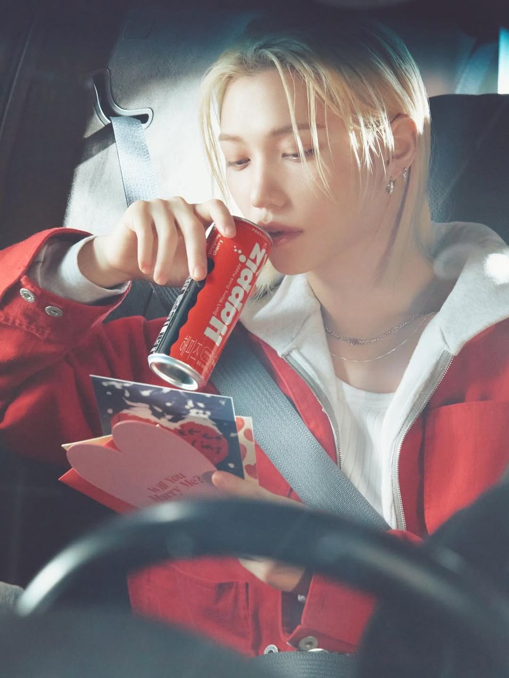 2026最新韓星飲料代言人整理！SKZ Felix最愛零卡氣泡飲、Jisoo「維他命C機能飲」宣傳照美翻天！-4
