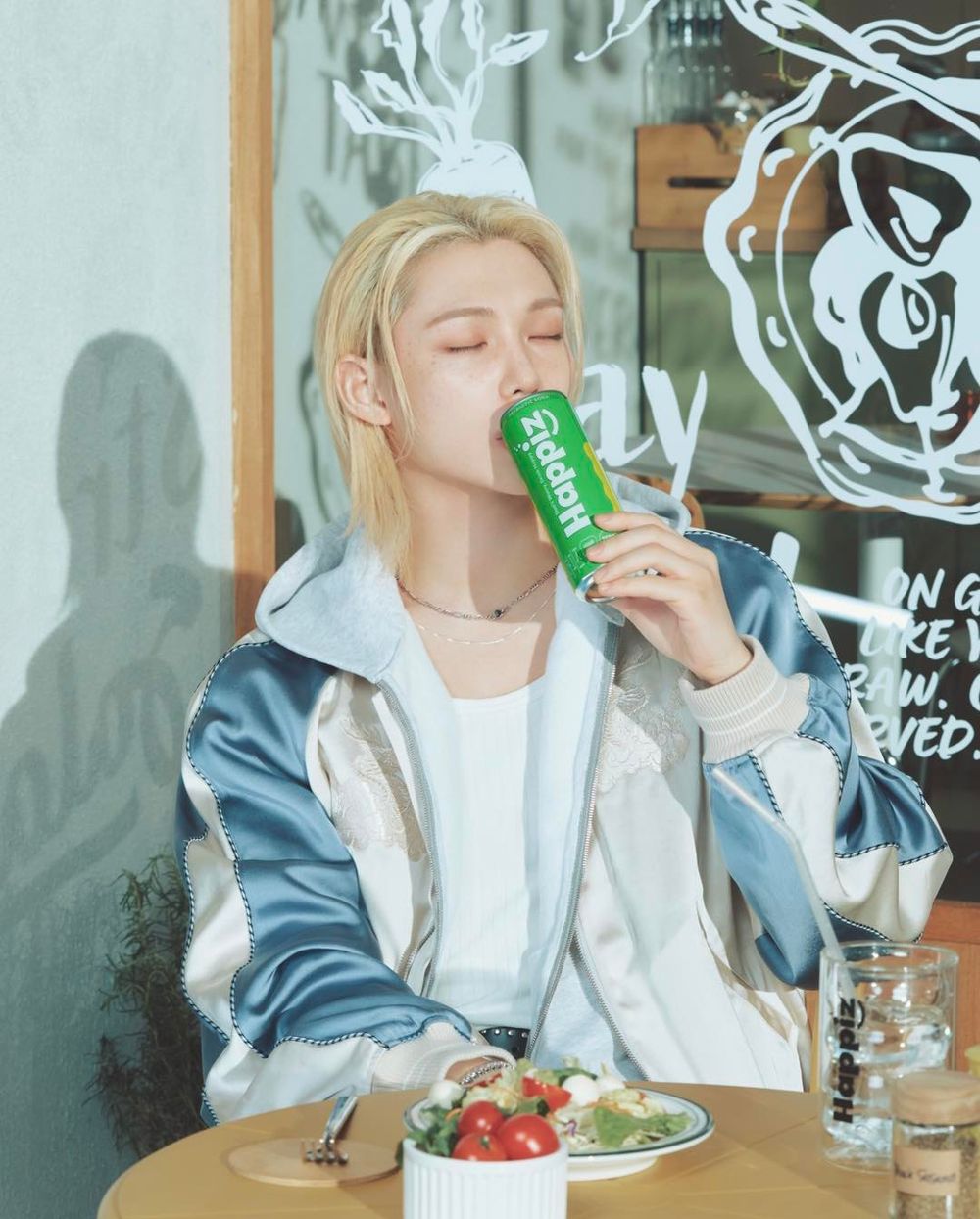 2026最新韓星飲料代言人整理！SKZ Felix最愛零卡氣泡飲、Jisoo「維他命C機能飲」宣傳照美翻天！-15