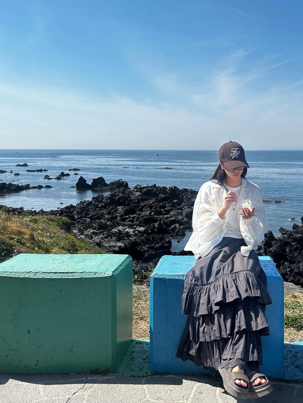 Jisoo衝去濟州島渡假啦！社群大曬出遊美照、濟州島必去「彩虹海岸公路」6大同款打卡點整理好了！-2