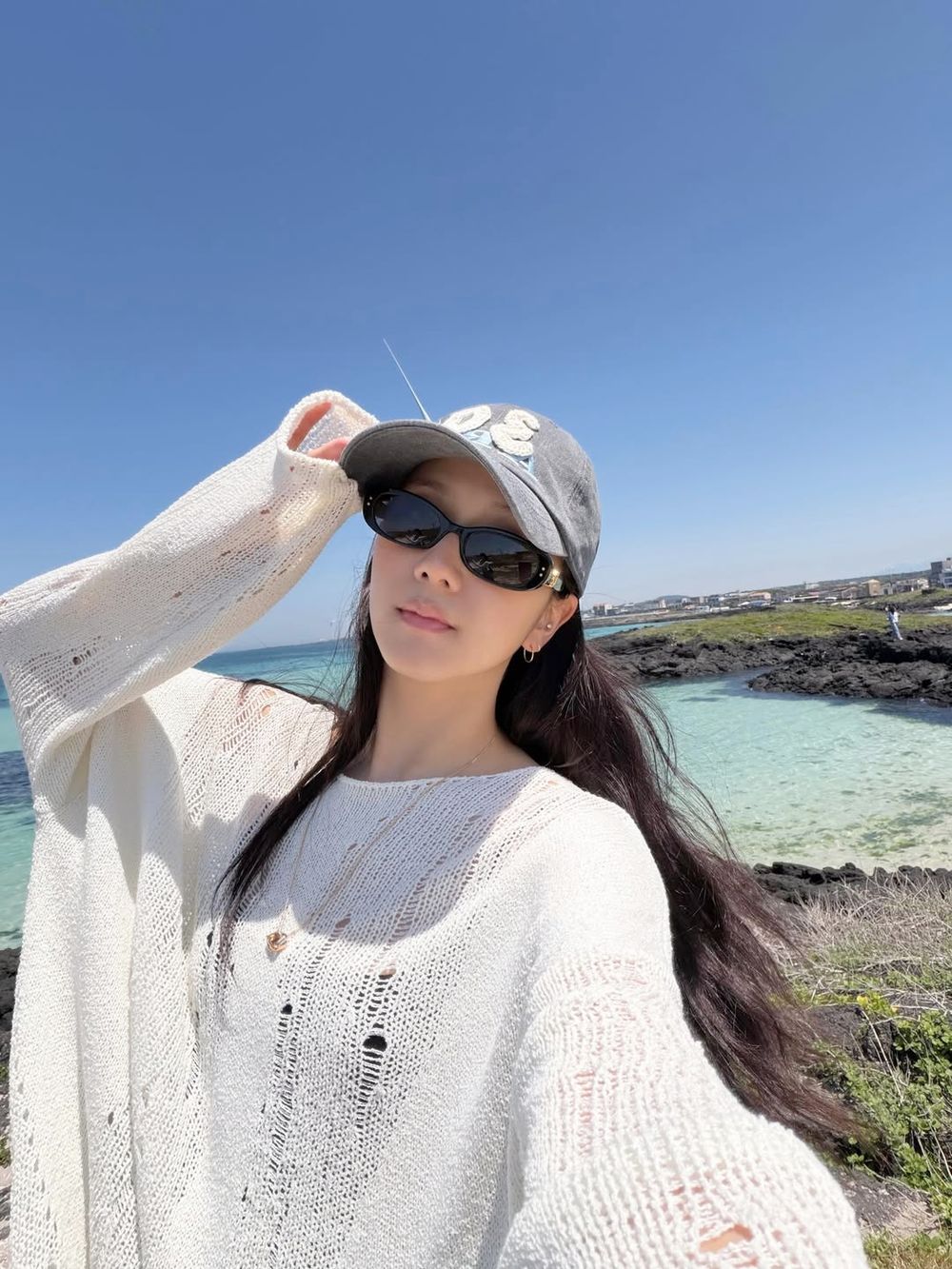 Jisoo衝去濟州島渡假啦！社群大曬出遊美照、濟州島必去「彩虹海岸公路」6大同款打卡點整理好了！-21