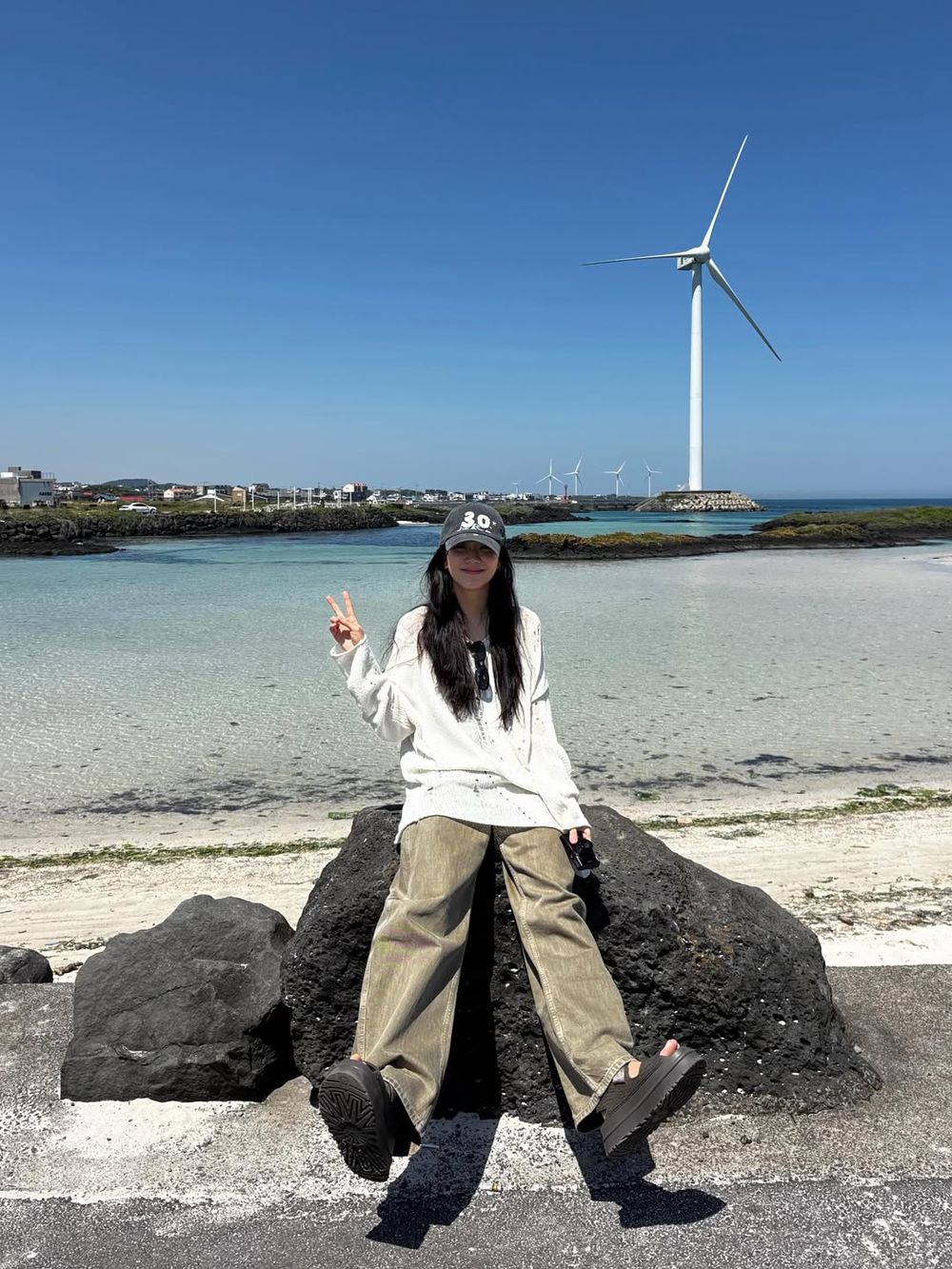 Jisoo衝去濟州島渡假啦！社群大曬出遊美照、濟州島必去「彩虹海岸公路」6大同款打卡點整理好了！-6