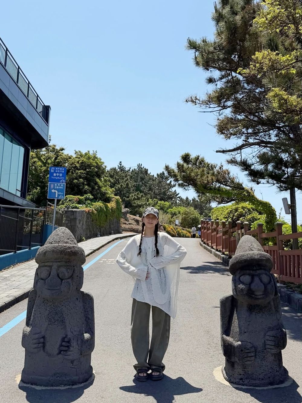 Jisoo衝去濟州島渡假啦！社群大曬出遊美照、濟州島必去「彩虹海岸公路」6大同款打卡點整理好了！-10