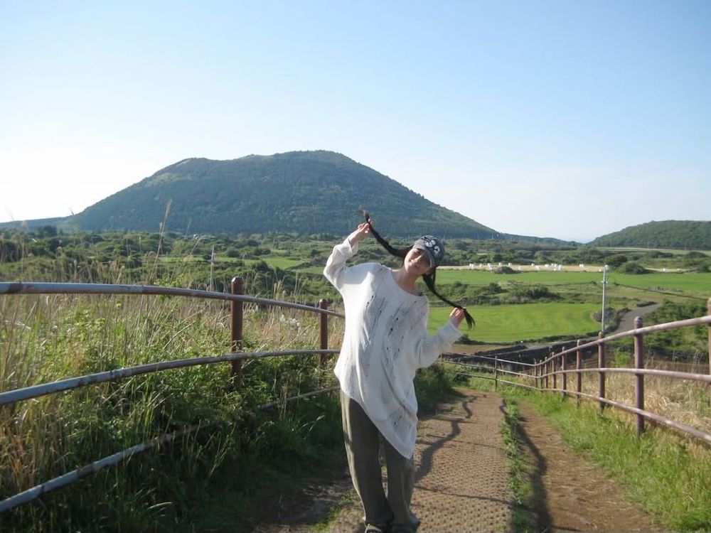 Jisoo衝去濟州島渡假啦！社群大曬出遊美照、濟州島必去「彩虹海岸公路」6大同款打卡點整理好了！-11