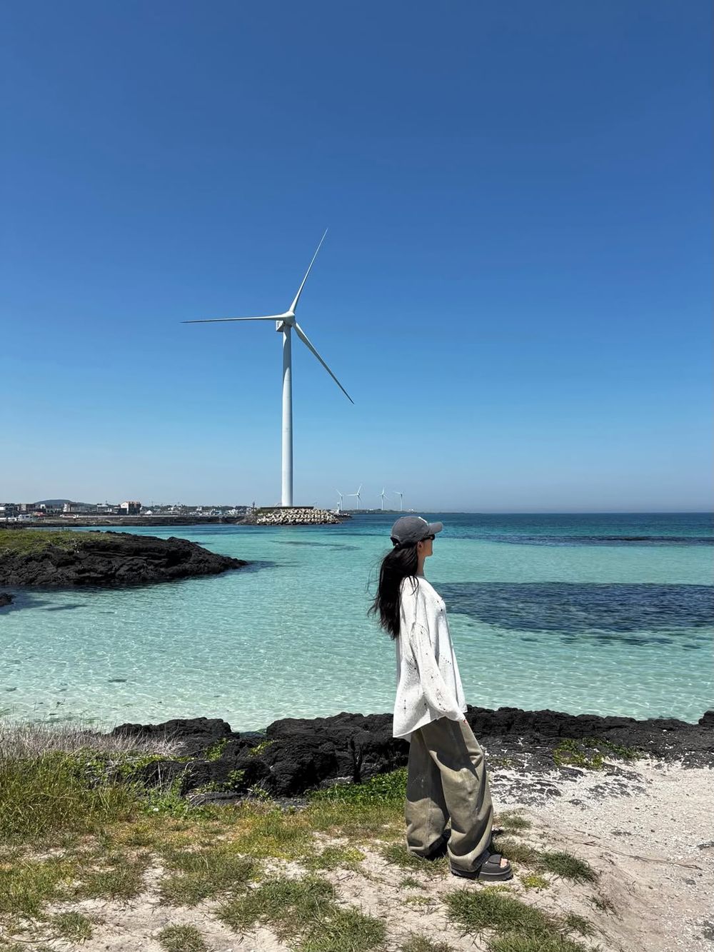 Jisoo衝去濟州島渡假啦！社群大曬出遊美照、濟州島必去「彩虹海岸公路」6大同款打卡點整理好了！-14