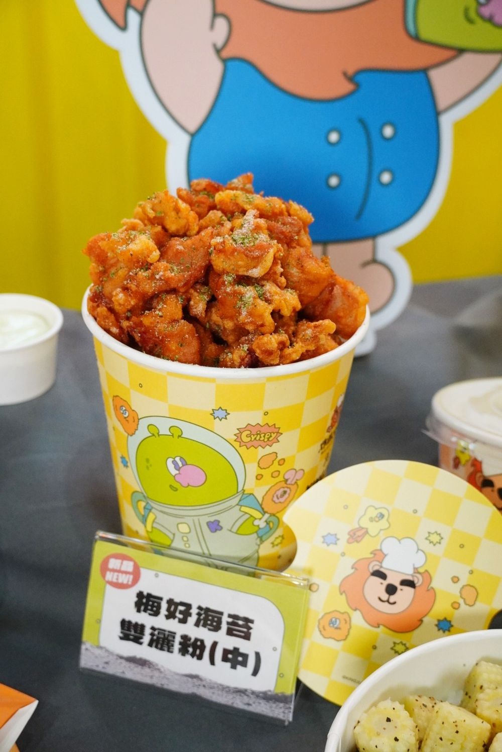 炸雞大獅跟KINGJUN聯名啦！超可愛「炸雞蠢兔零錢包&帆布袋」必買、還有聯名雞柳捲餅要吃！-5