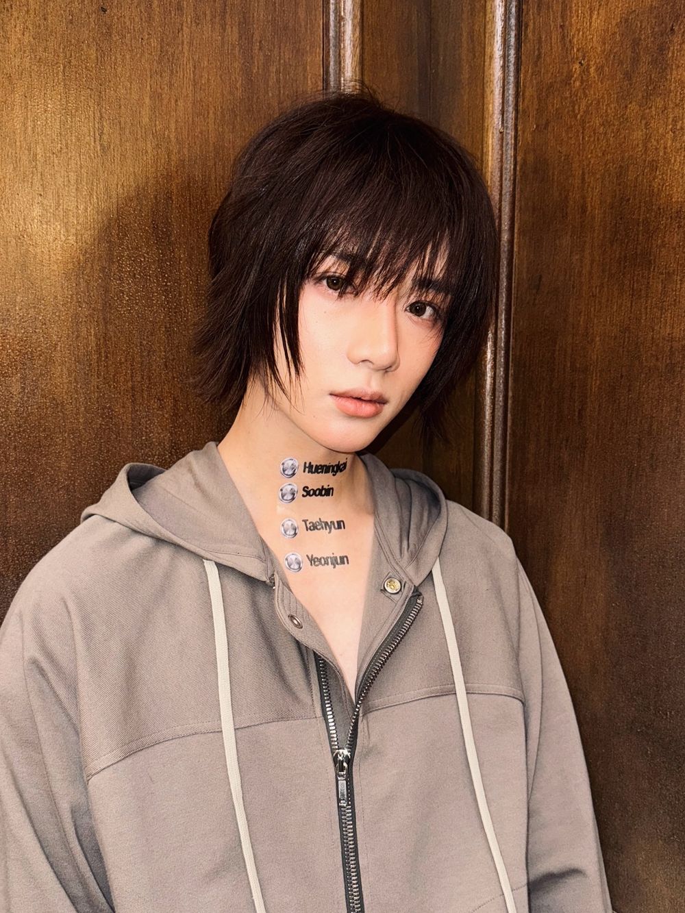 MOA全體發瘋！TXT崔杋圭根本SK-II天選王子，「玻璃發光肌」美到像AI，零毛孔神顏直接封神！-6