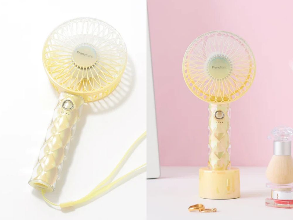 日本女生人手一支！「水波花紋手持電扇」多種顏色美翻、還能搭配香氛貼&珠珠鏈打造夏季最時髦配件！-4