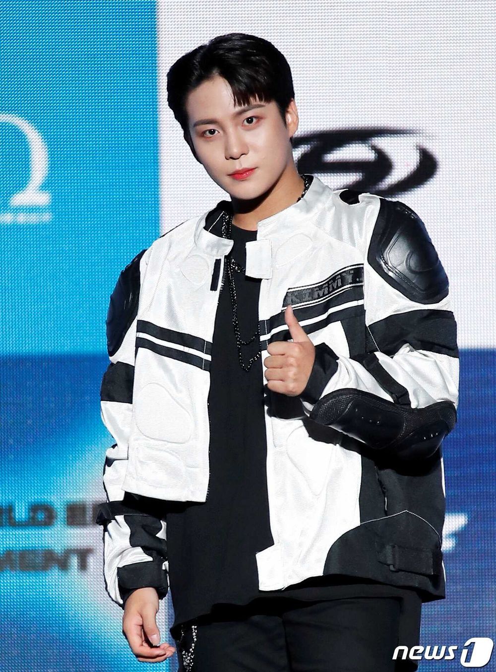 盤點8位「足球超強」的KPOP偶像！珉豪爸爸是足球教練，明宰鉉、成燦都是校隊出身！-13