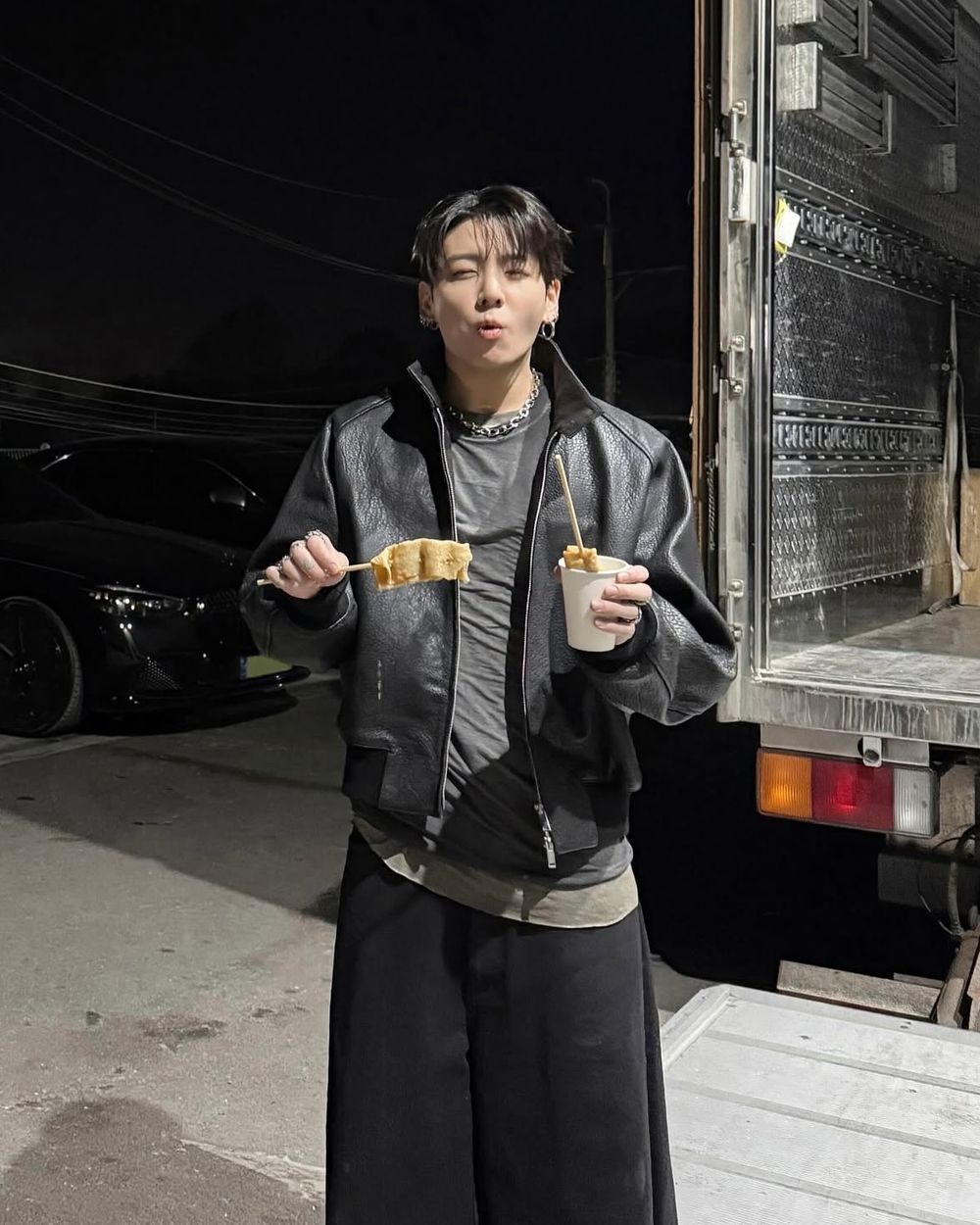 不只唱跳還會煮！盤點6位廚藝受認證的KPOP男偶像，BTS柾國烹飪秀破600萬觀看，SKZ Felix根本烘焙大師！-2