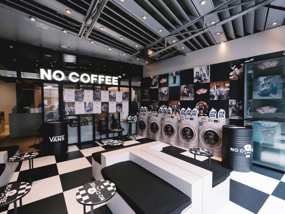 CORTIS同款洗衣房拍照牆來了！Vans驚喜聯手福岡NO COFFEE打造期間限定店！COER們快去打卡！-1