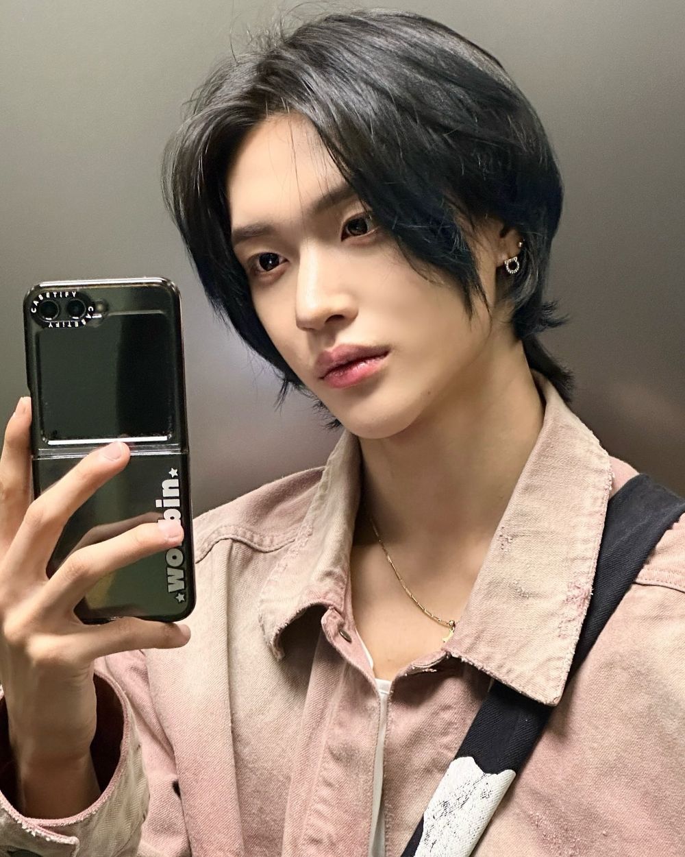 盤點7位KPOP圈公認的「自拍匠人」男偶像！秀彬「男友照」封神，善禹、元彬超會抓角度-13