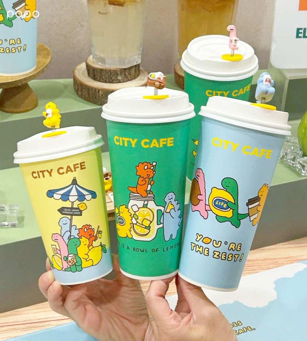 CITY CAFE跟小恐龍JOGUMAN聯名啦！「搖頭晃腦BRACHIO杯塞公仔」萌翻必買、還有三款杯身要收！-6