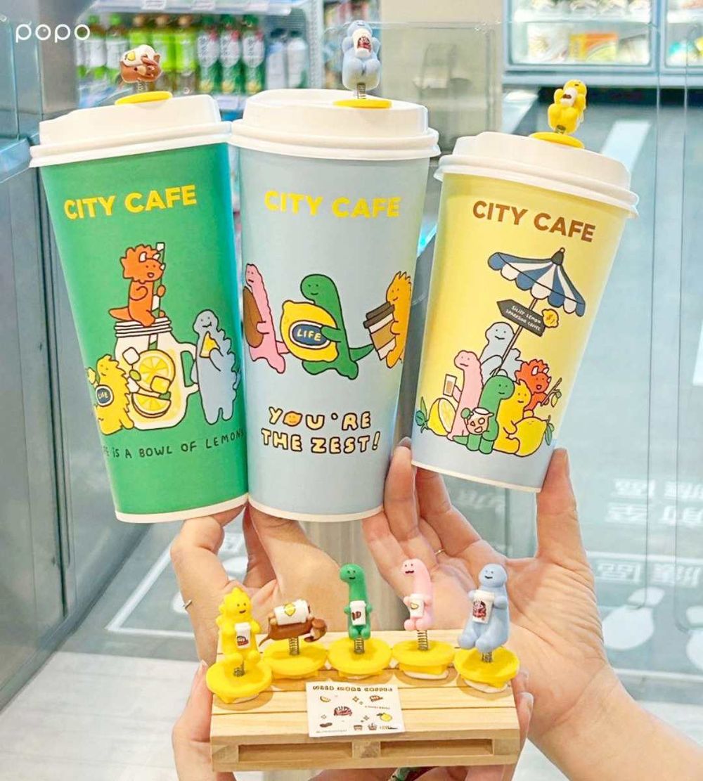 CITY CAFE跟小恐龍JOGUMAN聯名啦！「搖頭晃腦BRACHIO杯塞公仔」萌翻必買、還有三款杯身要收！-7