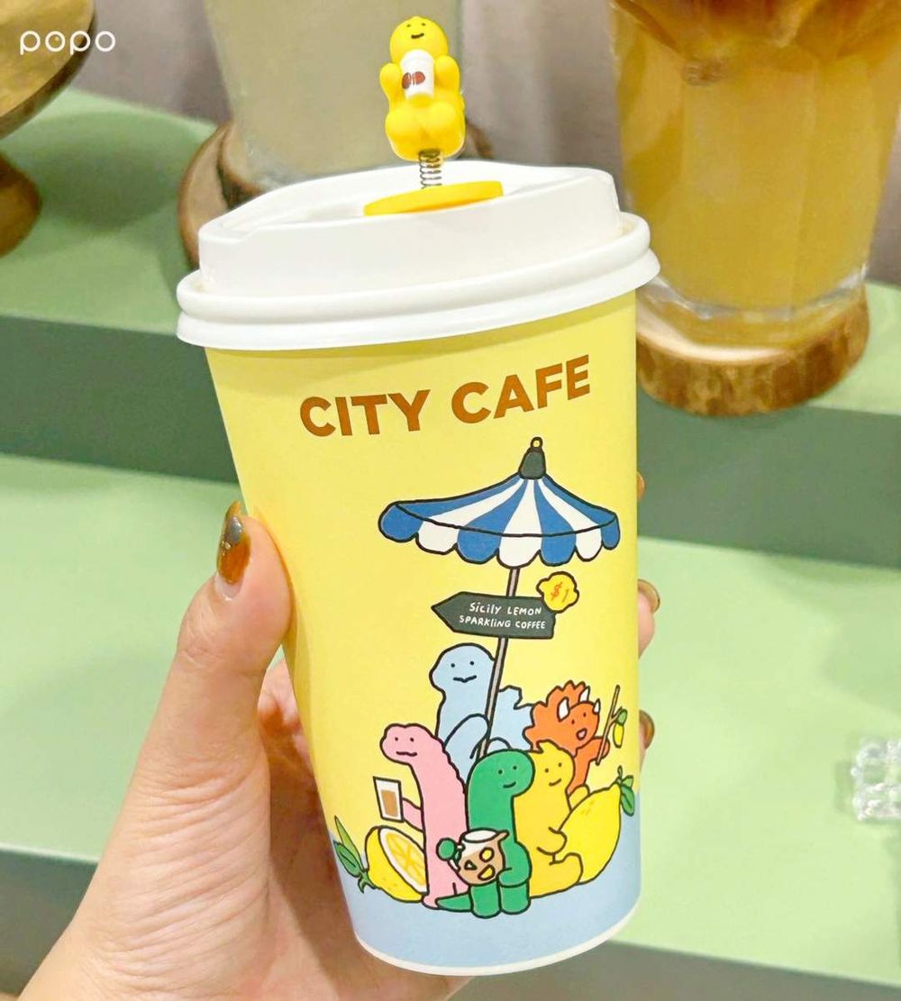 CITY CAFE跟小恐龍JOGUMAN聯名啦！「搖頭晃腦BRACHIO杯塞公仔」萌翻必買、還有三款杯身要收！-8