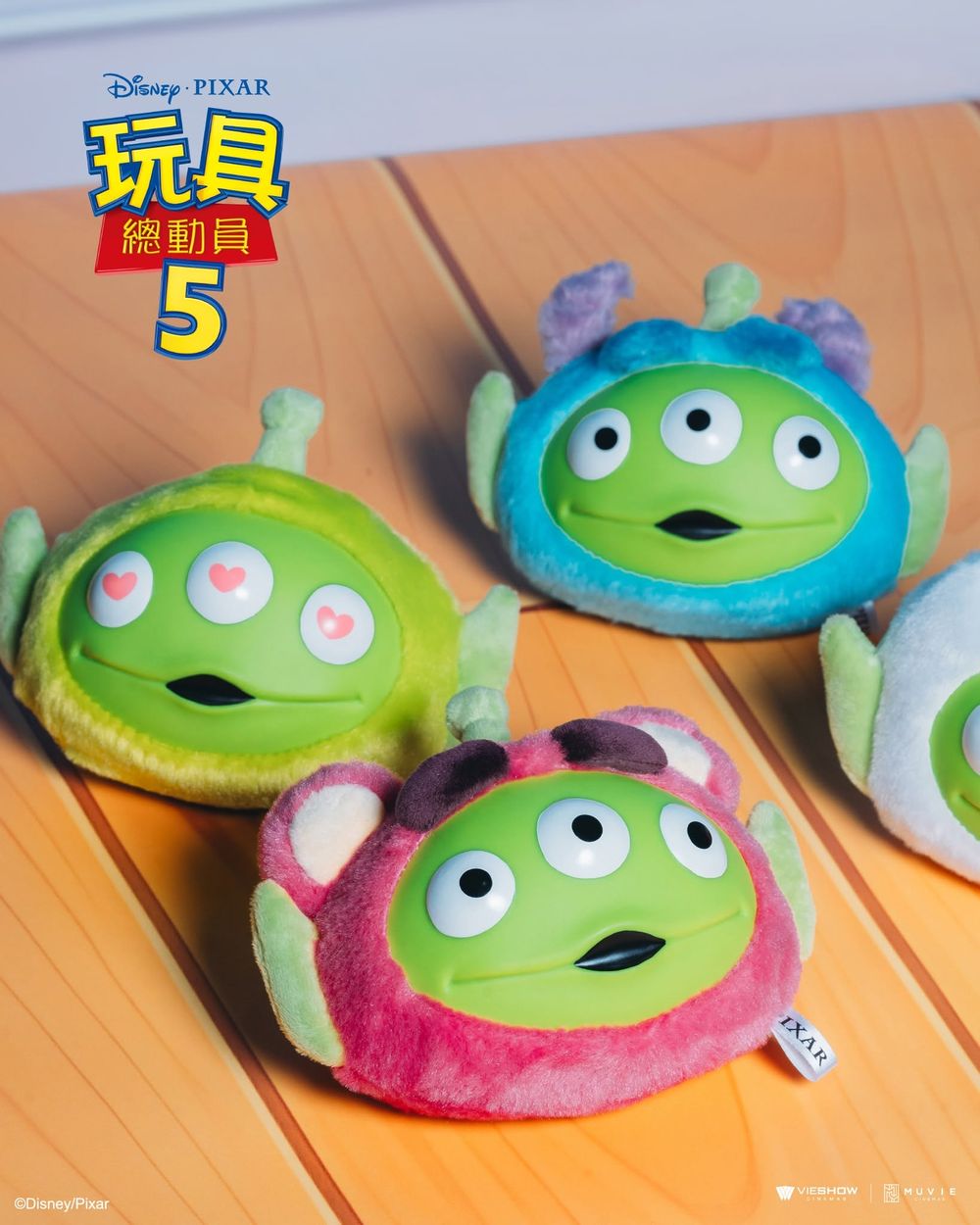 威秀影城開賣《玩具總動員5》周邊小物！超可愛「熊抱哥造型三眼怪零錢包、莉莉板公仔」全都想要！-2