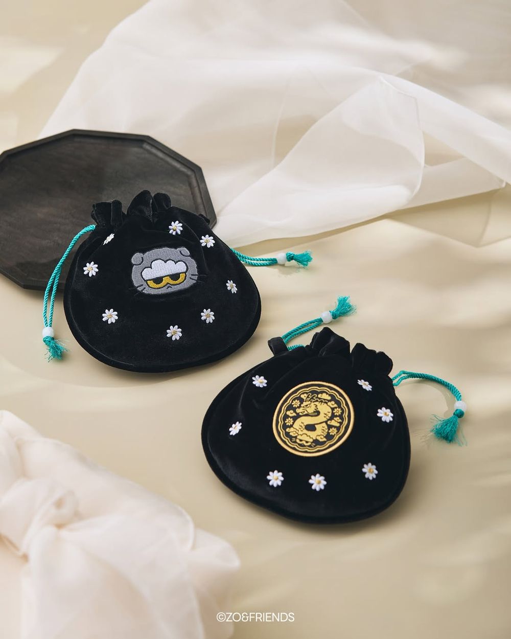 GD愛貓又來搶錢！ZO&FRIENDS最新「韓國傳統系列」韓服ZOA絨毛吊飾、刺繡小包包台灣也買得到！-9