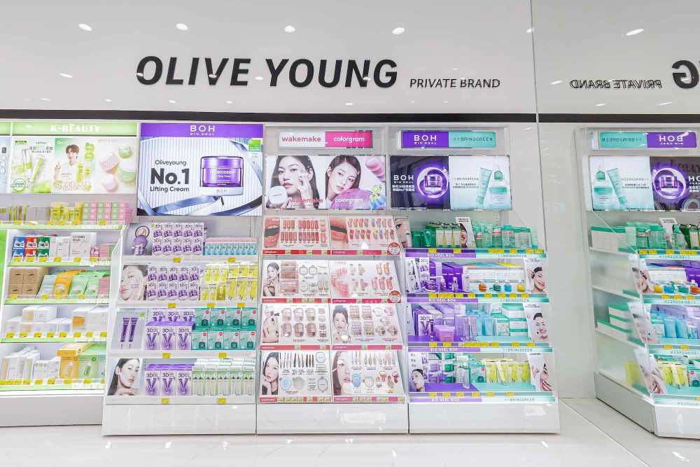 OLIVE YOUNG進駐康是美！ZO&FRIENDS聯名防曬、wakemake氣墊...，全新南港愿秀門市帶逛直擊！-12