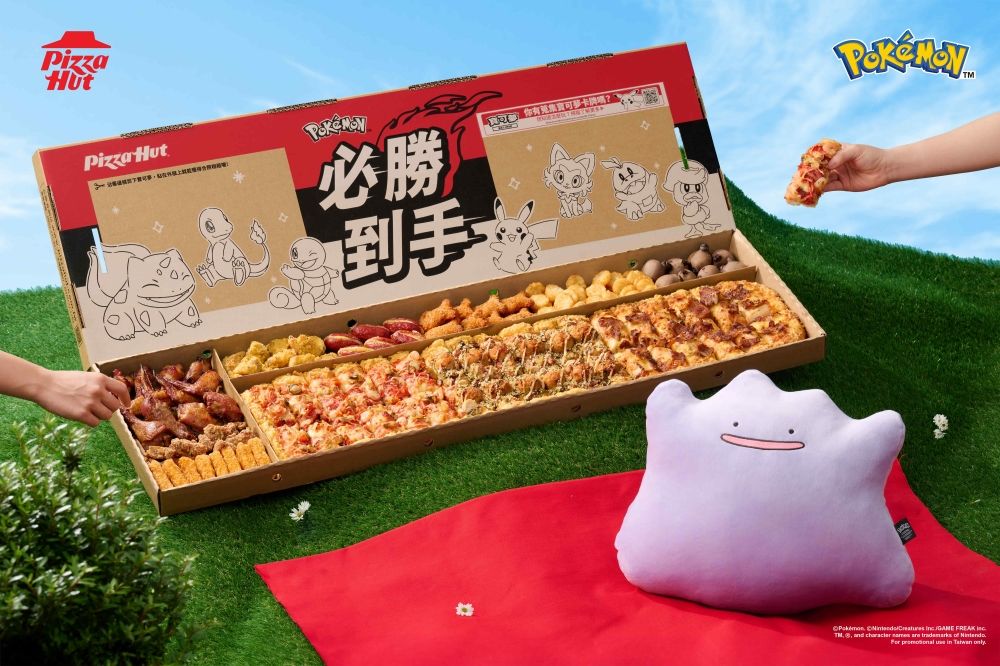 必勝客跟寶可夢聯名了！超可愛皮卡丘紙盒+百變怪抱枕太欠買、買比薩還免費送寶可夢特典卡！-4