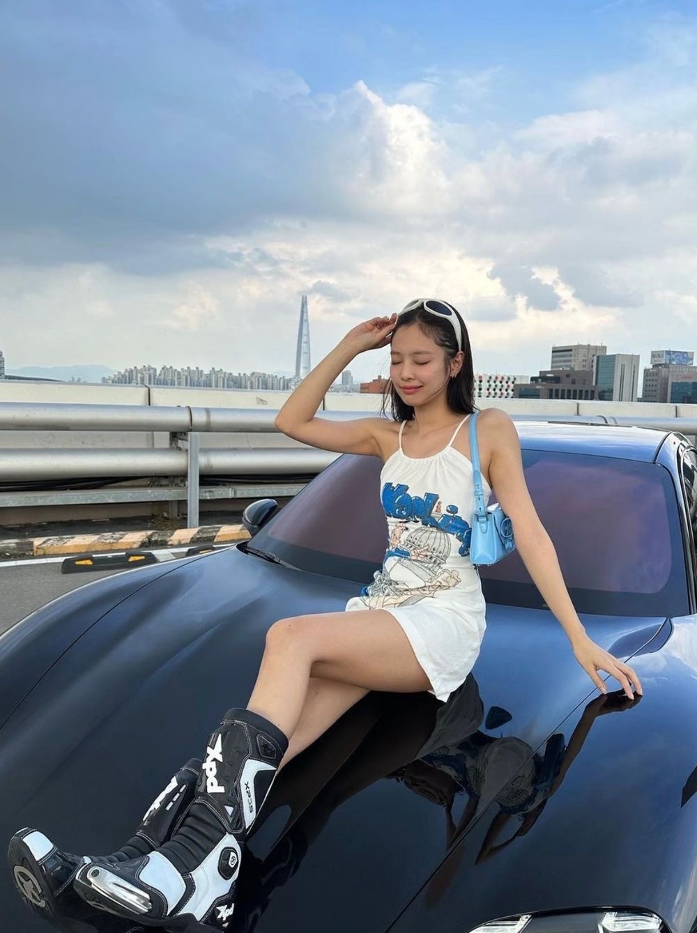韓星都開哪台名車？TWICE子瑜買保時捷當生日禮物、Felix最愛「這台法拉利」顏色美翻！-9