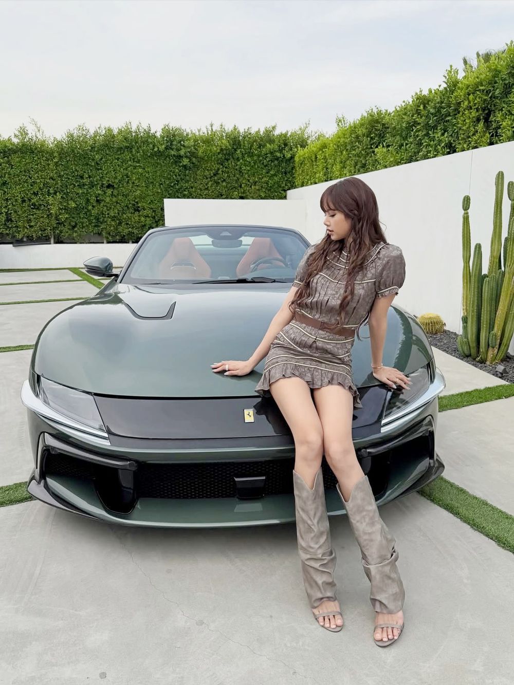 韓星都開哪台名車？TWICE子瑜買保時捷當生日禮物、Felix最愛「這台法拉利」顏色美翻！-18