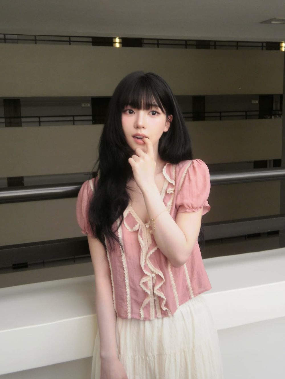 夏天洋裝怎麼穿才好看？韓女五招「顯瘦不失敗技巧」一次學會！碎花每年上榜、輕鬆打造女神級比例！-7