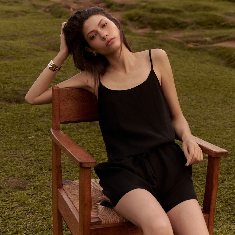 質感女生超愛服裝品牌aeom實體店來了！極簡高級感投資一件可以穿很久、膠原Bratop一穿就回不去了！-3