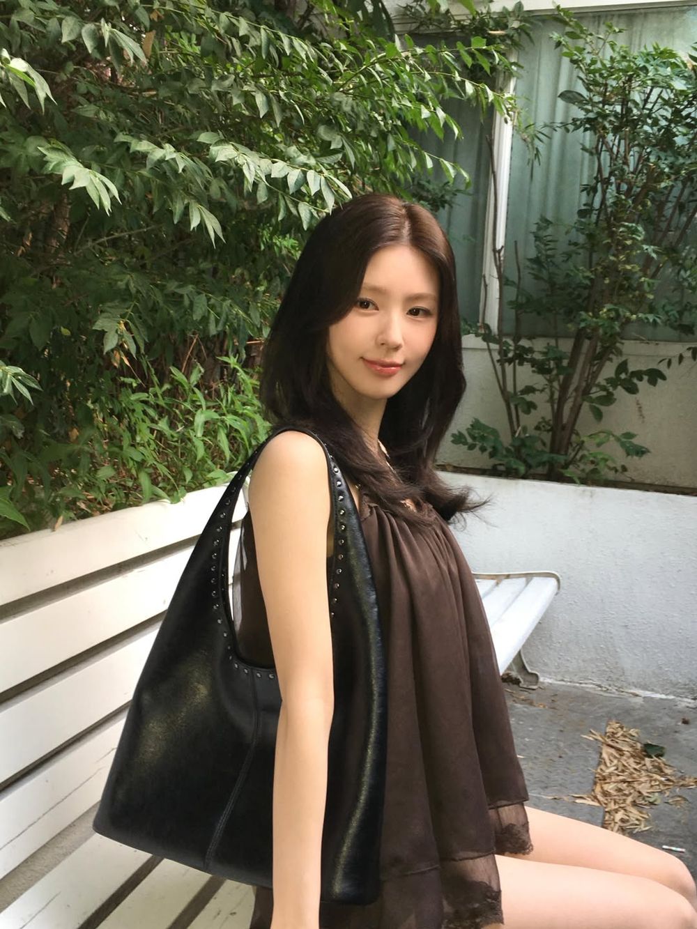 奶啵啵快衝！i-dle薇娟PEDRO同款「大容量美包」曝光！愛到特地發文、千元價超值得入手！-7