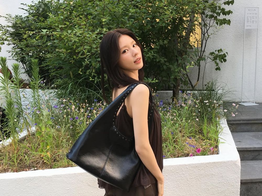 奶啵啵快衝！i-dle薇娟PEDRO同款「大容量美包」曝光！愛到特地發文、千元價超值得入手！-6