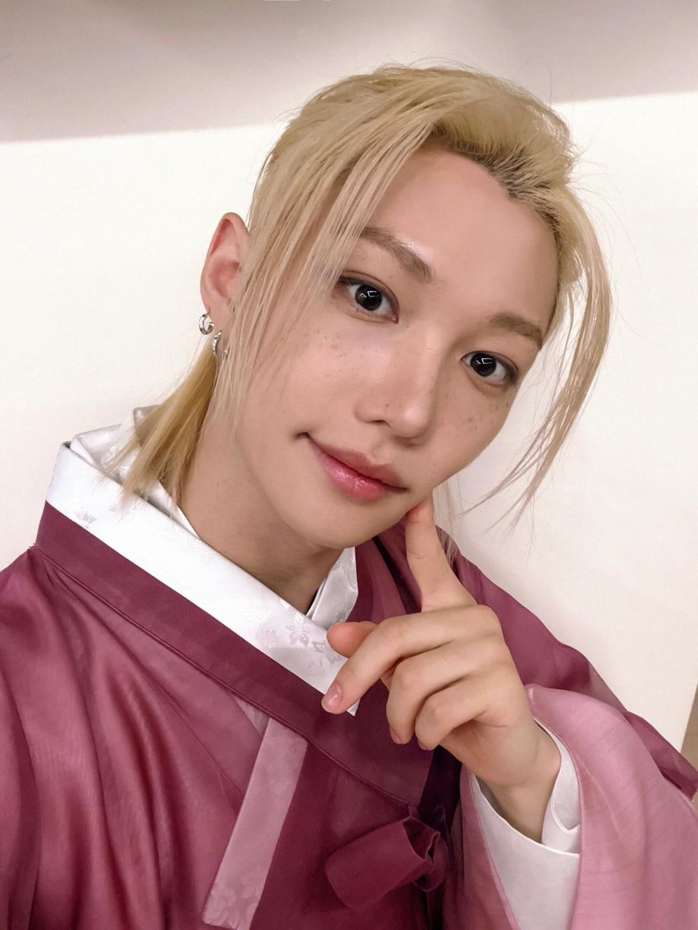STAY們又可以炫耀了！SKZ Felix拿下「2026韓服Wave」大使頭銜！身價再飆漲、根本國家認證新門面！-3