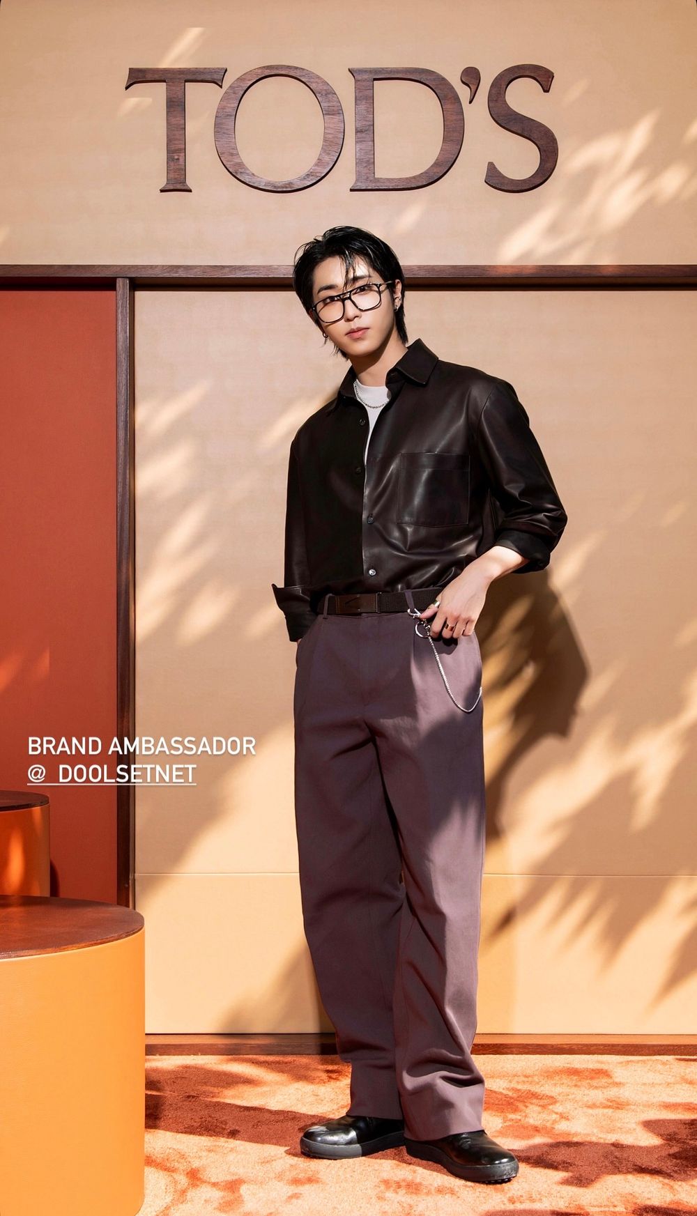 我們韓尼長大了！SKZ「HAN韓知城」TOD'S首秀登場！高知眼鏡造型帥暈、全場驚艷連外媒都大讚！-2