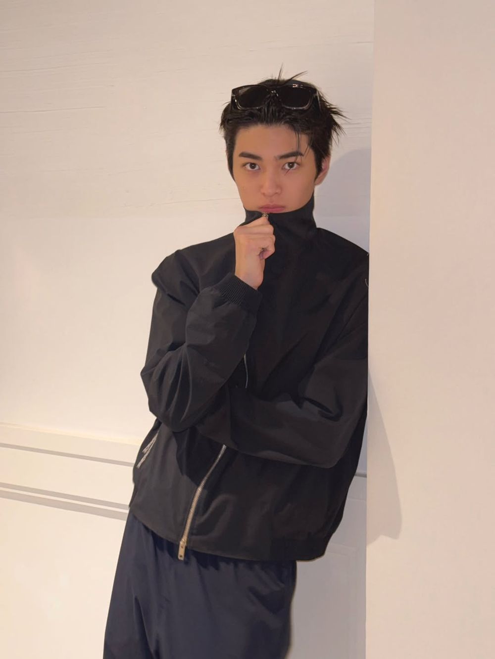 CORTIS全員出席巴黎男裝週！五人「預熱私服穿搭」先帥一波！兵分兩路攻佔YSL、DIOR！-11