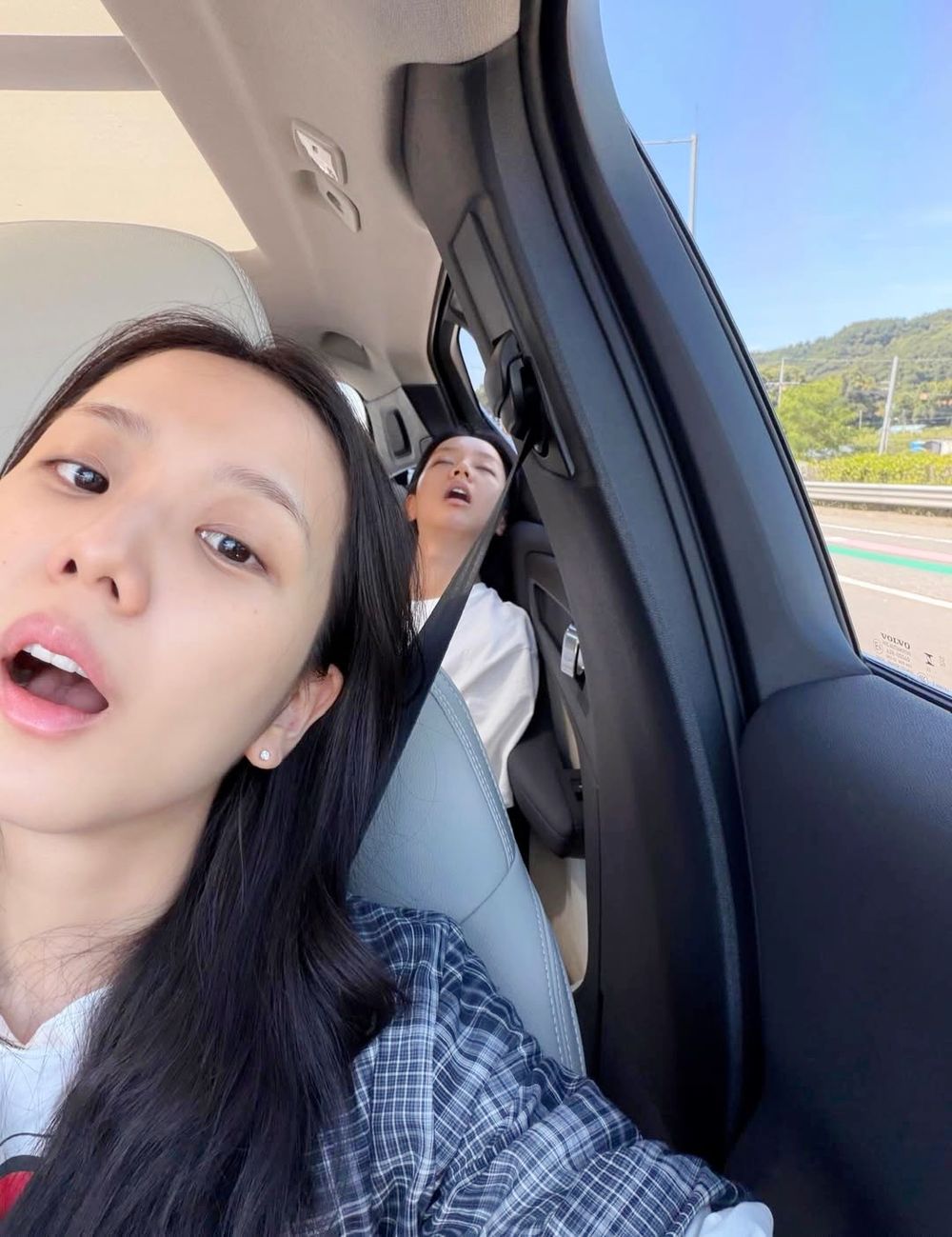 Jisoo小公主姐妹聚會都去哪？IG狂曬超可愛惠利&鄭好娟閨蜜合照、同款咖啡廳找到了！-5